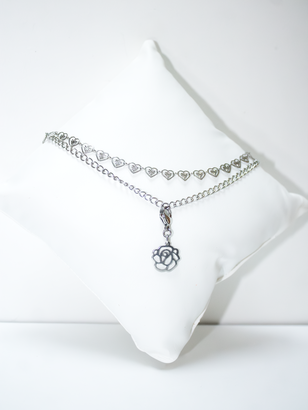 collier argenté en acier inoxydable de la marque kodomo, un ras de cou inspiration y2k